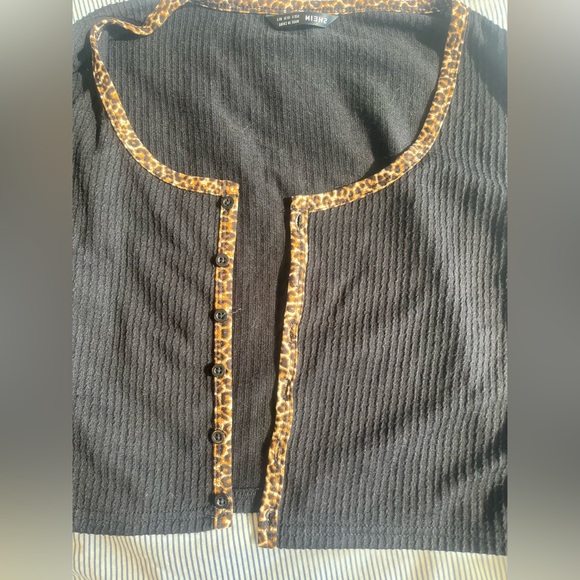Hi, selling this beautiful long sleeve top for women/teens in size S. - Picture 6 of 10